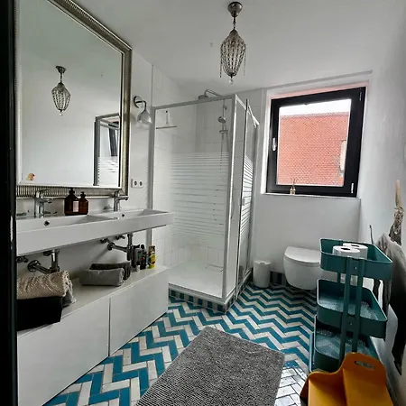 Apartament Beautiful Big House With Garden Tybinga