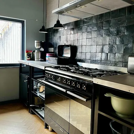 Beautiful Big House With Garden Tybinga