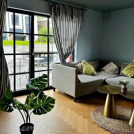 Beautiful Big House With Garden Apartament Tybinga